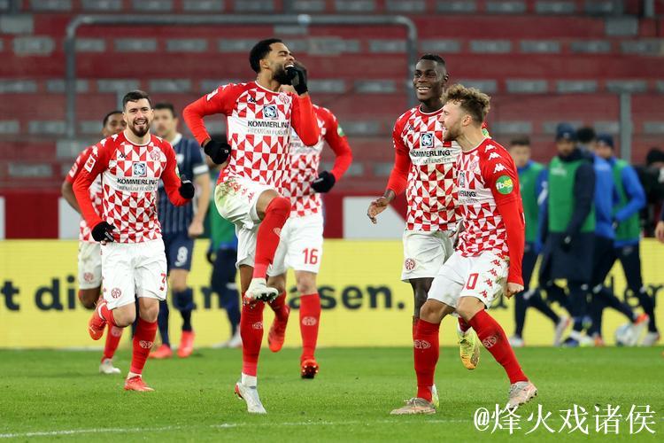 【德甲】卡尔破门凯恩点射 拜仁2比2美因茨 【德甲】卡尔破门凯恩点射 拜仁2比2美因茨