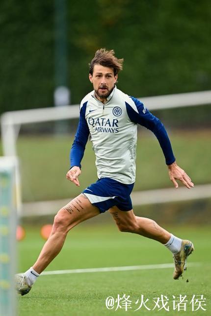 阿切尔比拉伤大腿，提前告别2025